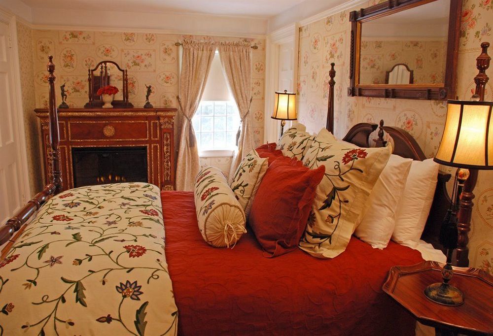 Bee And Thistle Inn Old Lyme Exterior photo